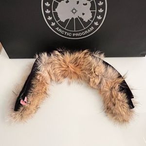 Canada Goose Authentic Fur Zip Around Trim (Black Fabric w/black Zipper)